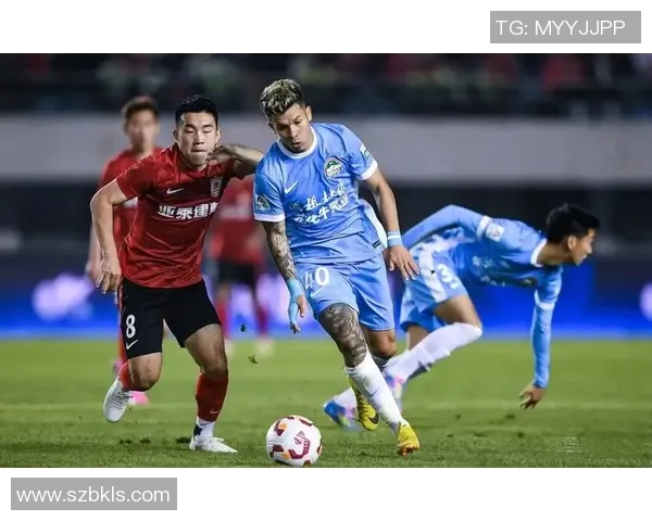 上港与亚泰激战连连角球争夺赛场精彩瞬间回顾