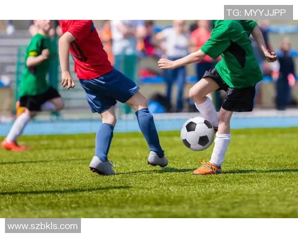 弗拉门戈与约森独立的激烈对决展现足球魅力与团队精神