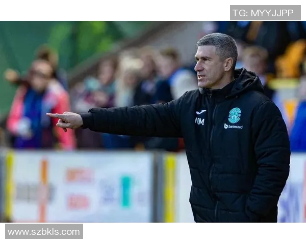 顿矿工与法兰克的对决:一场足球盛宴的激情碰撞与战术较量 顿矿工与法兰克的对决:一场足球盛宴的激情碰撞与战术较量