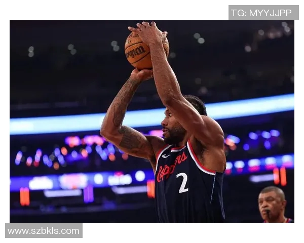 黄蜂与快船在深圳展开激烈对决球迷期待精彩表现与胜利时刻