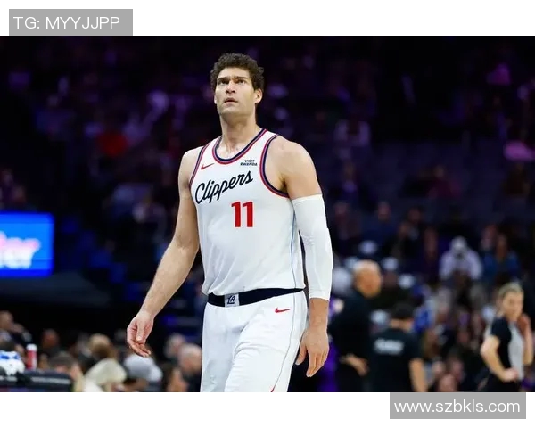 布鲁克洛佩斯：从篮下巨人到NBA全能战士的华丽转身